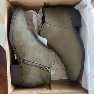 Dunes memory foam booties, olive green, size 9w